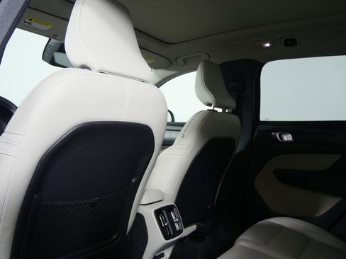 Used 2025 Volvo XC40 B5 Plus w/ Climate Package image 17