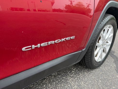 Used 2016 Jeep Cherokee Latitude w/ Comfort/Convenience Group FWD image 19