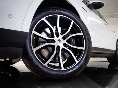 Used 2026 Porsche Cayenne E-Hybrid AWD/4WD image 11