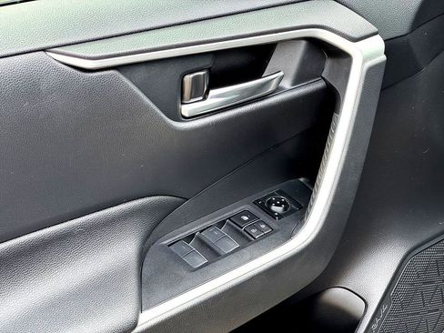 Used 2022 Toyota RAV4 XLE Premium image 12