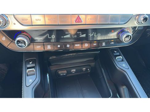 Used 2025 Kia Telluride SX AWD/4WD image 16