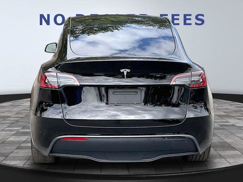 Used 2023 Tesla Model Y Long Range AWD/4WD image 5