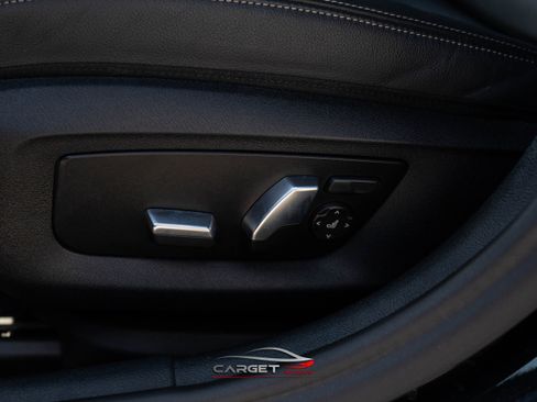 Used 2022 BMW 540i xDrive w/ M Sport Package image 32