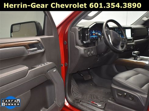 Used 2025 Chevrolet Silverado 1500 LT Trail Boss w/ Convenience Package II image 11