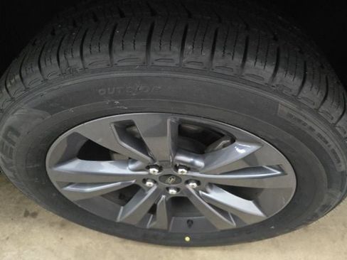 Used 2023 Ford Explorer XLT w/ Equipment Group 202A AWD/4WD image 13