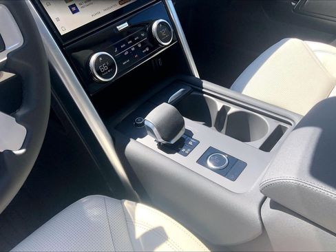 New 2026 Land Rover Discovery S AWD/4WD image 7