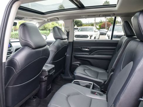 Used 2025 Toyota Grand Highlander FWD image 18