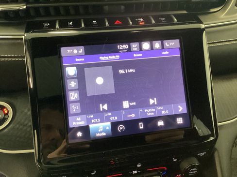 Used 2024 Jeep Grand Cherokee Altitude image 29