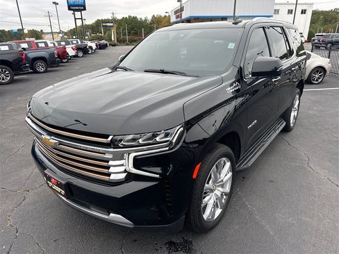 Used 2023 Chevrolet Tahoe High Country image 2