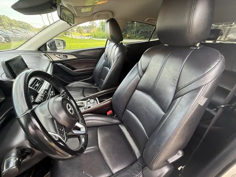 Used 2017 MAZDA MAZDA3 Touring FWD image 16