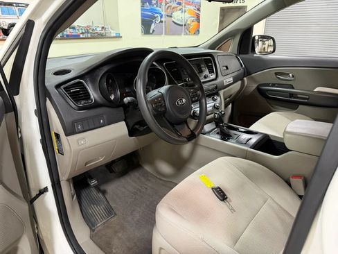 Used 2016 Kia Sedona LX FWD image 16