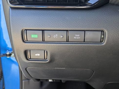 Used 2025 Nissan Sentra SV FWD image 16