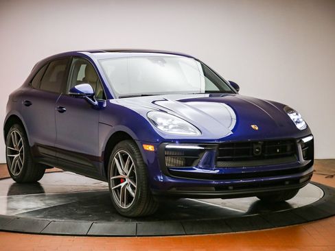 Certified 2023 Porsche Macan S AWD/4WD image 9