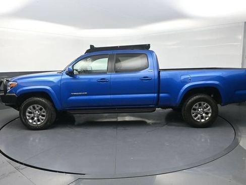 Used 2018 Toyota Tacoma SR5 AWD/4WD image 4