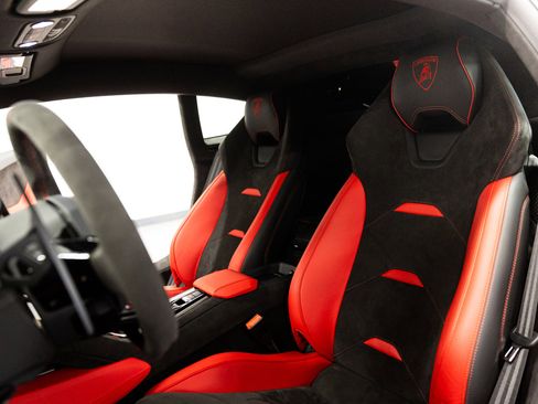 Used 2023 Lamborghini Huracan Sterrato image 34