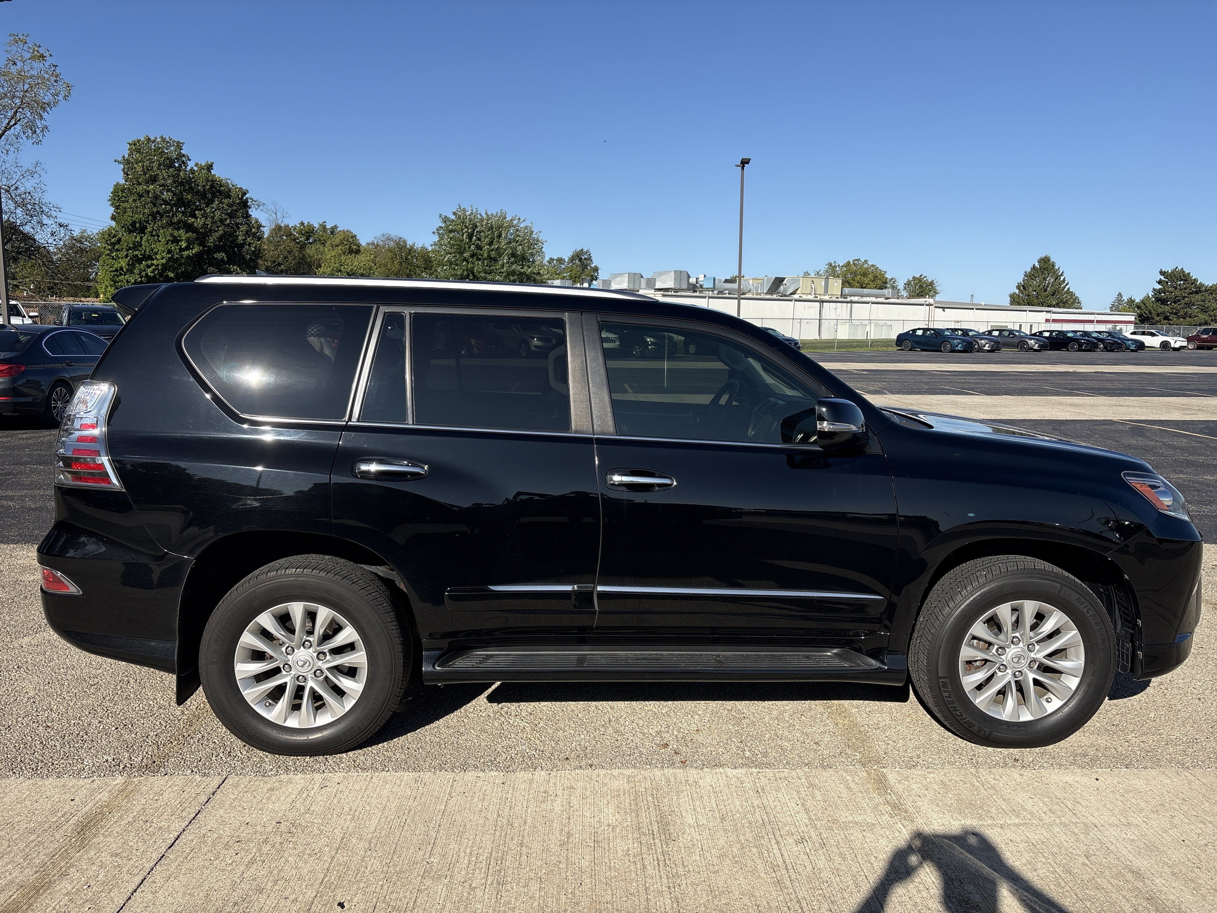 Used 2018 Lexus GX 460 Premium w/ Premium Package AWD/4WD image 3