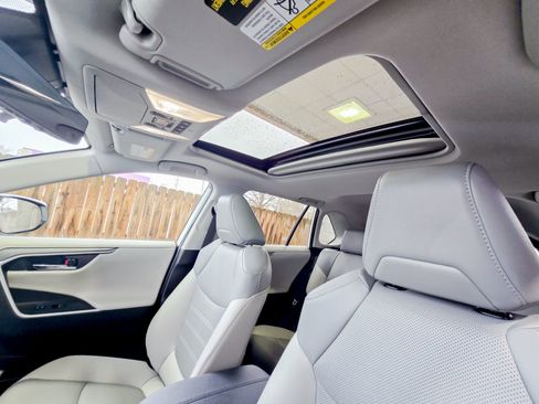 Used 2022 Toyota RAV4 Limited image 22