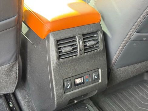 Used 2025 Mitsubishi Outlander 4WD Plug-In Hybrid image 13