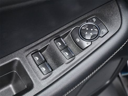 Used 2022 Ford Edge ST image 4