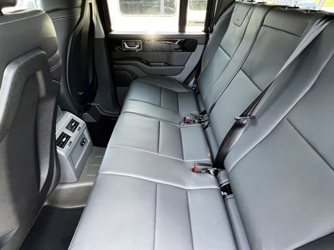 Used 2025 INEOS Grenadier Fieldmaster Edition image 18