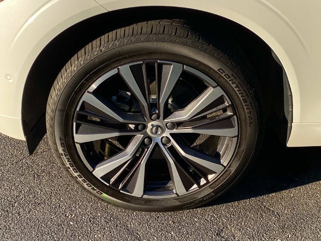Used 2022 Volvo XC60 B5 Momentum w/ Advanced Package FWD image 6