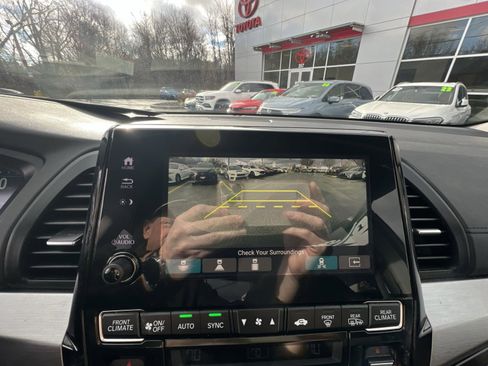 Used 2023 Honda Odyssey Touring image 19