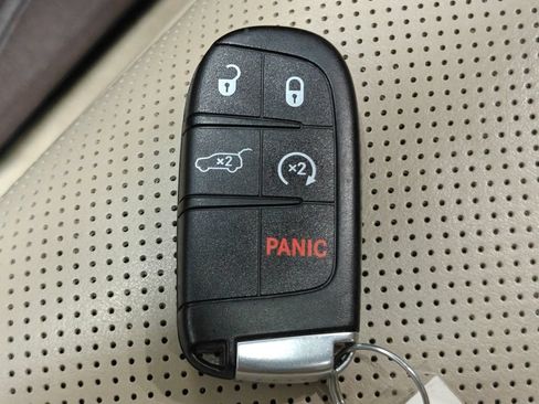 Used 2018 Jeep Grand Cherokee Overland AWD/4WD image 13