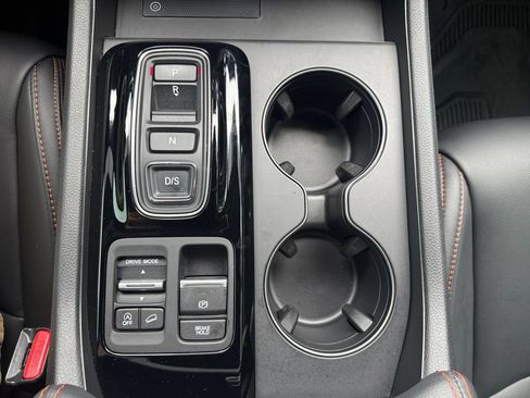 Used 2025 Honda Pilot TrailSport image 28