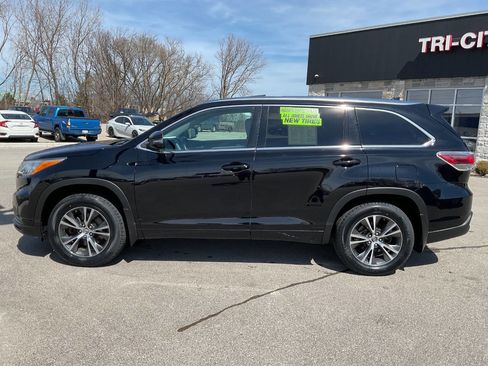 Used 2016 Toyota Highlander XLE image 3