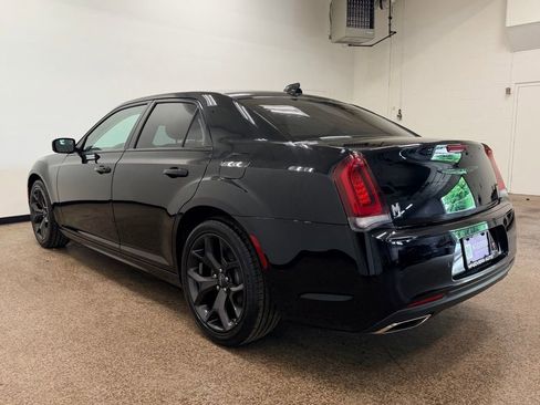 Used 2022 Chrysler 300 Touring L RWD image 3