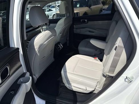 Used 2025 Kia Sorento EX w/ EX Panoramic Sunroof Package image 17