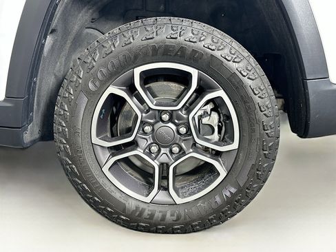 Used 2022 Jeep Grand Cherokee Trailhawk image 11