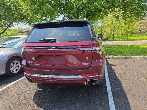 Used 2022 Jeep Grand Cherokee Summit w/ Advanced Protech Group IV AWD/4WD image 4