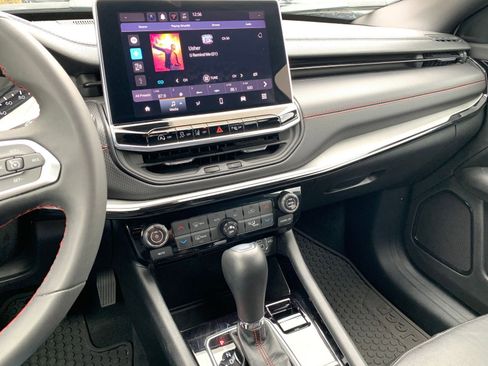 Used 2025 Jeep Compass Trailhawk image 18