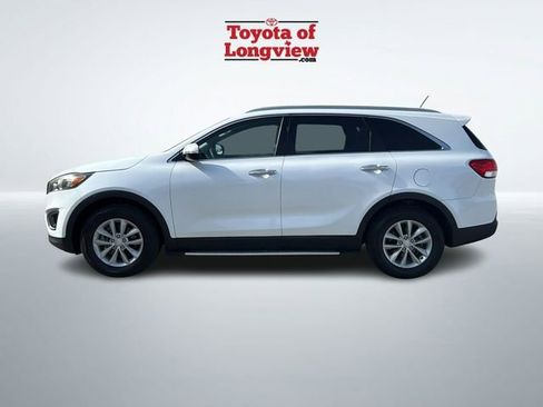 Used 2016 Kia Sorento FWD image 2