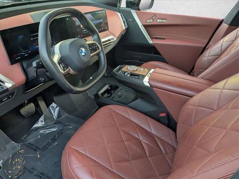 Used 2022 BMW iX xDrive50 w/ Premium Package image 10