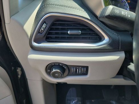 Used 2018 Chrysler Pacifica Limited w/ Advanced Safetytec Group FWD image 27