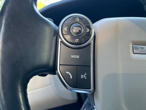 Used 2018 Land Rover Discovery HSE AWD/4WD image 11