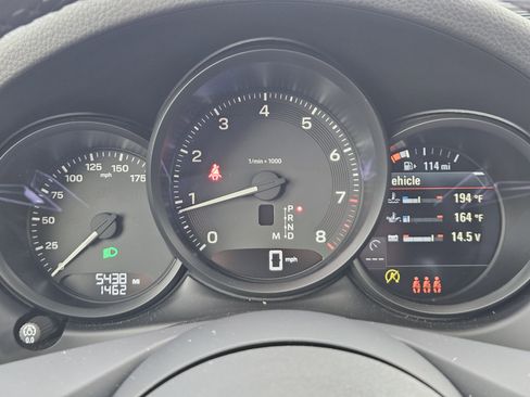 Certified 2025 Porsche Macan image 16