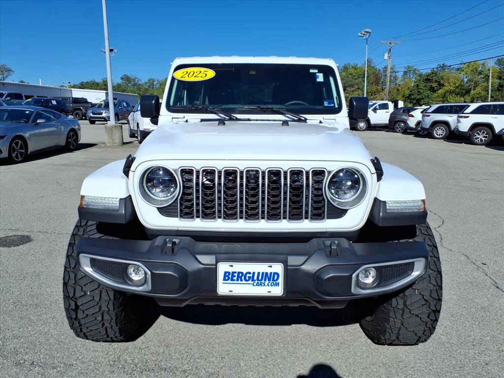 Used 2025 Jeep Wrangler Unlimited Sahara AWD/4WD image 9