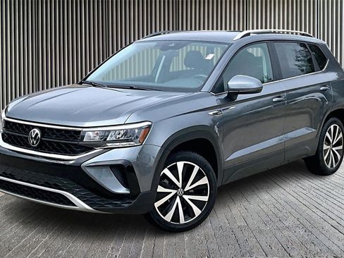 Used 2024 Volkswagen Taos SE image 12