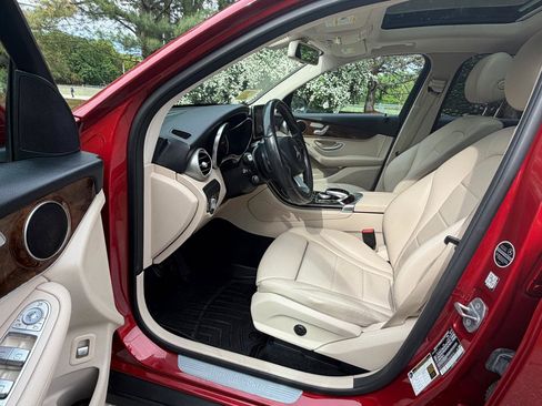 Used 2018 Mercedes-Benz GLC 300 4MATIC image 8