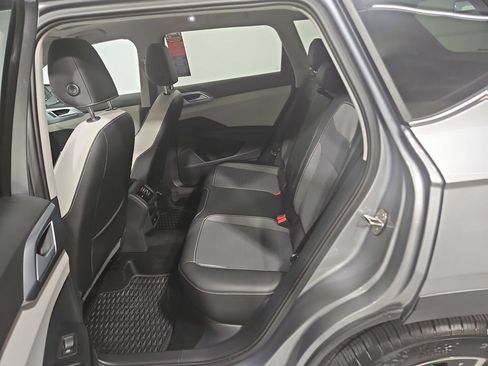 Used 2025 Volkswagen Taos SE w/ Panoramic Sunroof Package AWD/4WD image 26