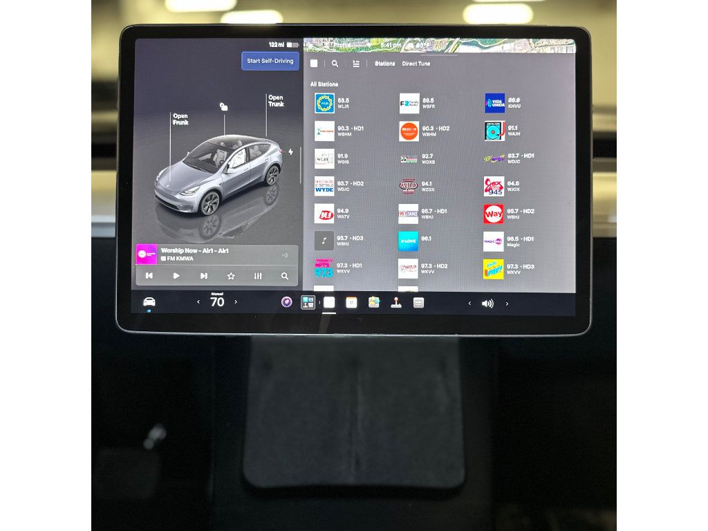 Used 2024 Tesla Model Y Long Range AWD/4WD image 31