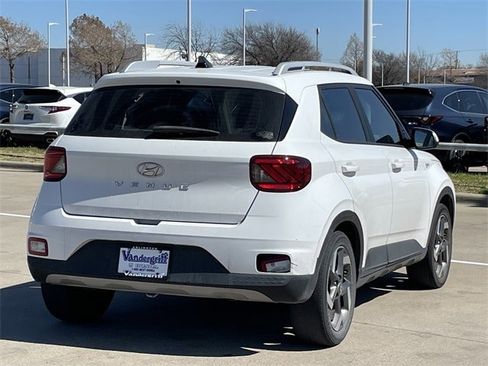 Used 2022 Hyundai Venue SEL image 4