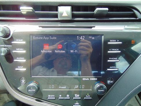 Used 2020 Toyota Camry XSE FWD image 27