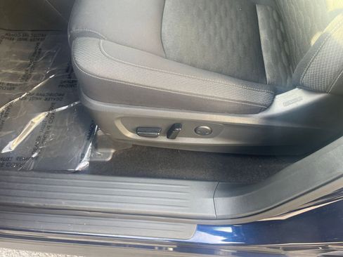 Used 2025 Nissan Pathfinder SV image 23