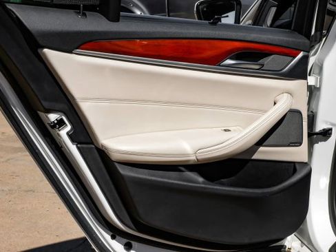 Used 2019 BMW 540i w/ Executive Package image 53