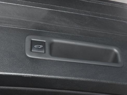Used 2022 Toyota Highlander XLE AWD/4WD image 38