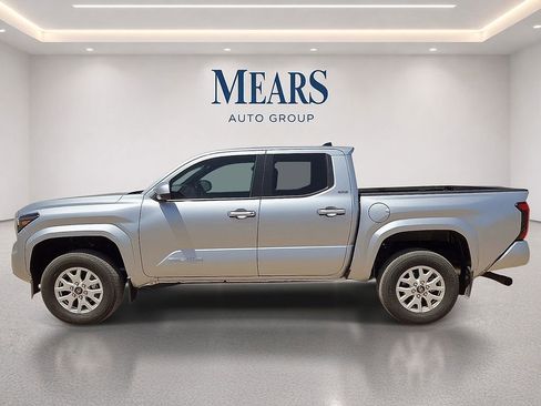 Used 2024 Toyota Tacoma SR5 AWD/4WD image 2